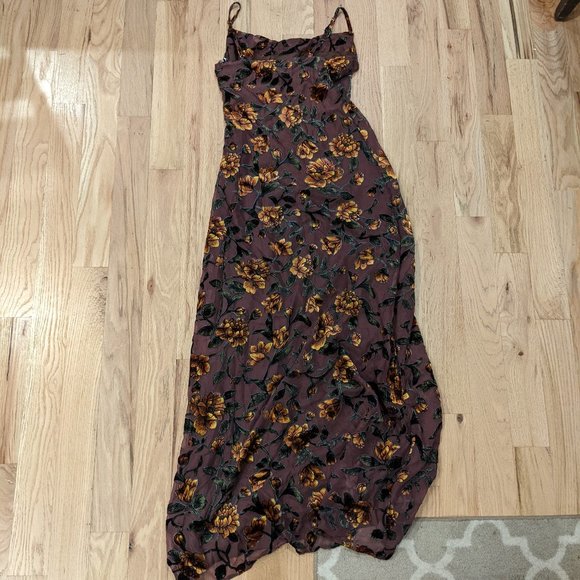 Dress with a 90's Silhouette - Picture 7 of 8